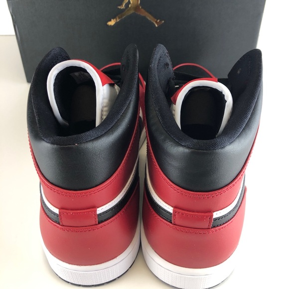 Nike Air Jordan 1 Retro MID Chicago Toe MENS 554724-069 Red White Black - Picture 12 of 12